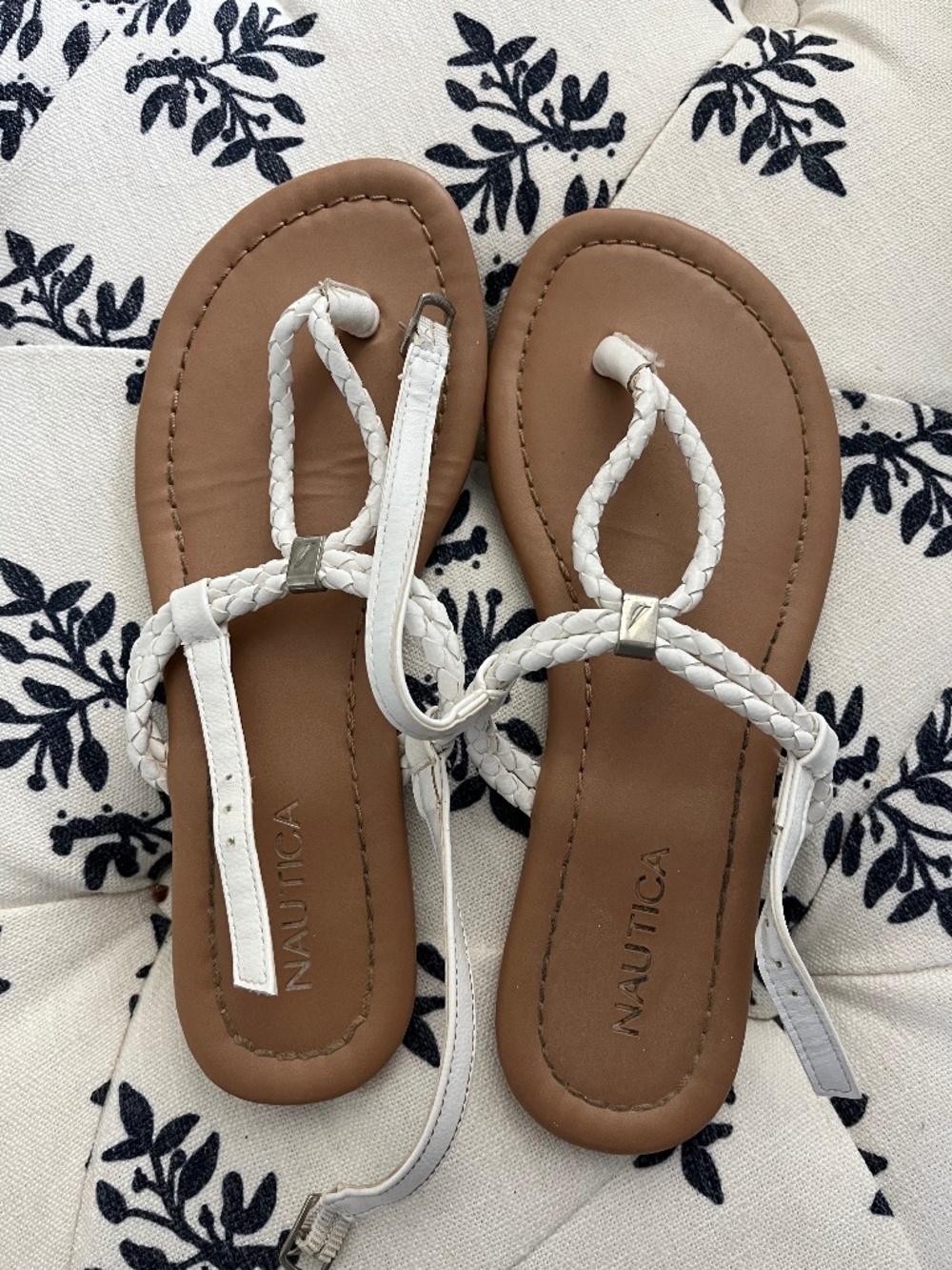 Nautica Sandals ! Size 6.5 ! Tan and white
